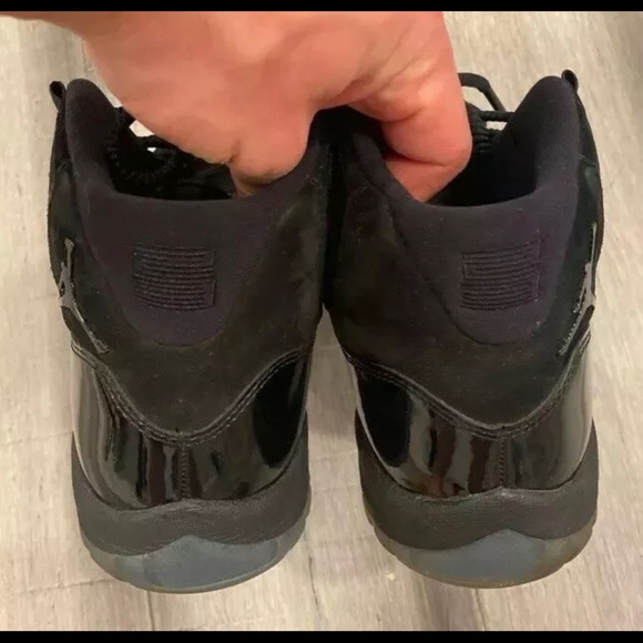Nike Air Jordan 11 Cap and Gown Size 10 (B+ Grade) - Picture 3 of 5